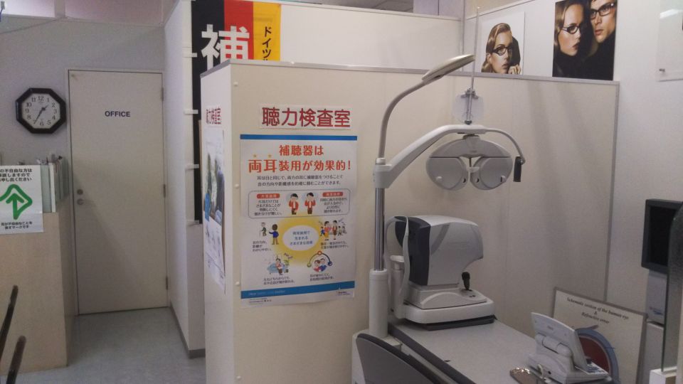 視力測定室・補聴器コーナー